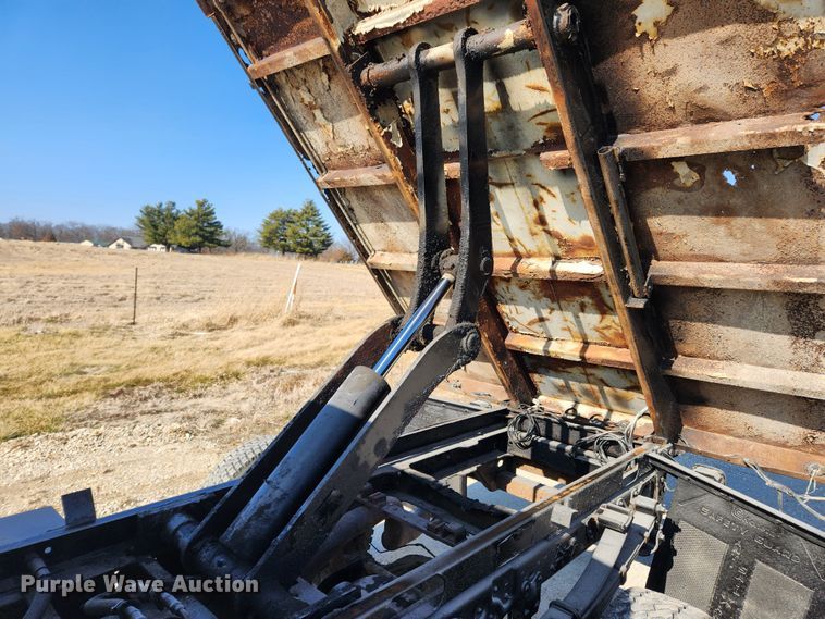 image for item KT9454 2003 Ford F450 Super Duty XL  dump flatbed truck