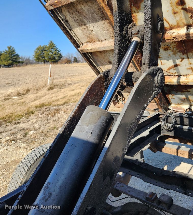 image for item KT9454 2003 Ford F450 Super Duty XL  dump flatbed truck