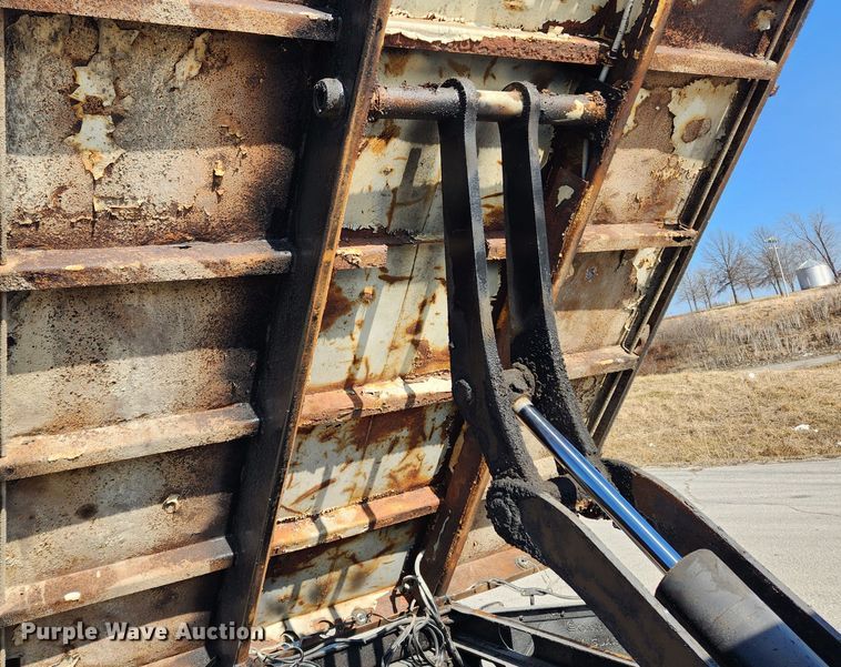 image for item KT9454 2003 Ford F450 Super Duty XL  dump flatbed truck