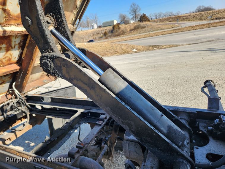 image for item KT9454 2003 Ford F450 Super Duty XL  dump flatbed truck