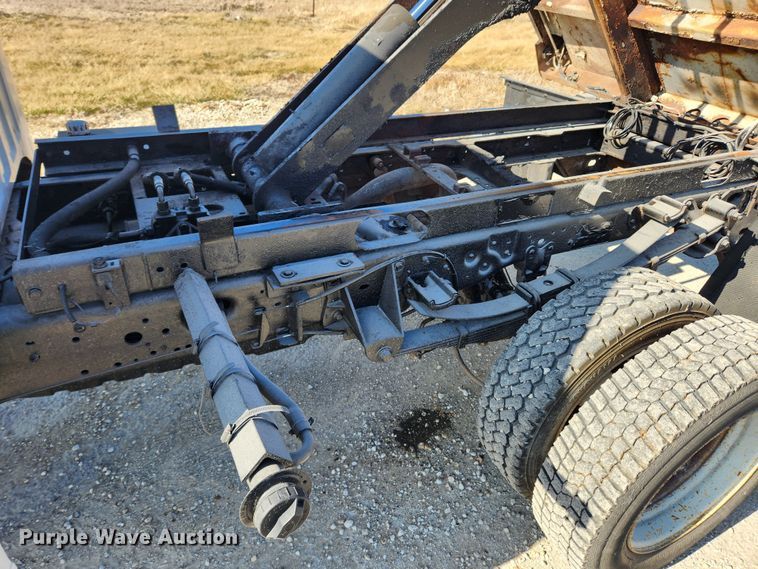 image for item KT9454 2003 Ford F450 Super Duty XL  dump flatbed truck