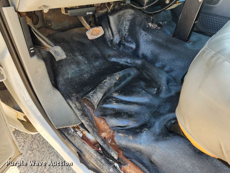 image for item KT9454 2003 Ford F450 Super Duty XL  dump flatbed truck