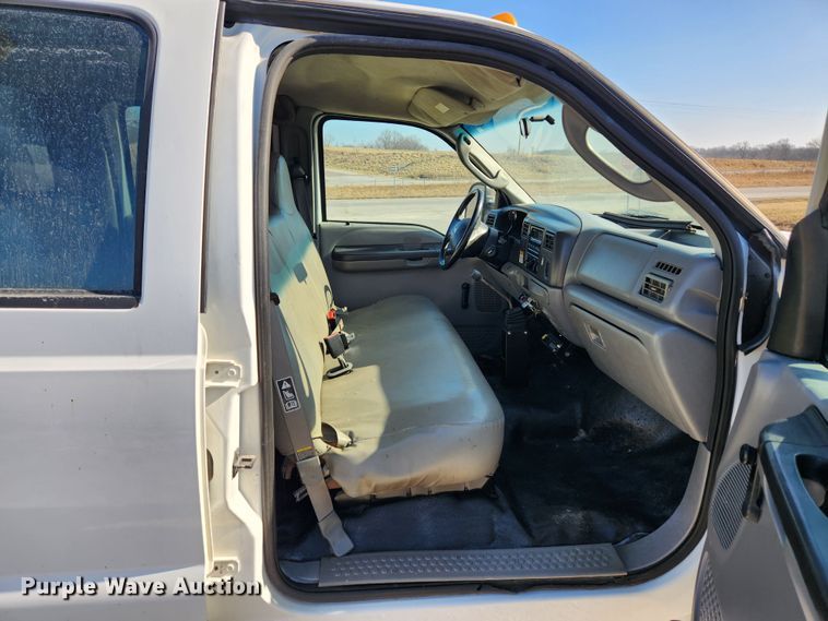 image for item KT9454 2003 Ford F450 Super Duty XL  dump flatbed truck