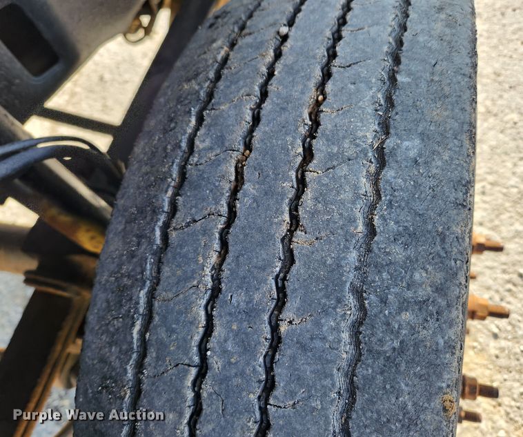 image for item KT9454 2003 Ford F450 Super Duty XL  dump flatbed truck