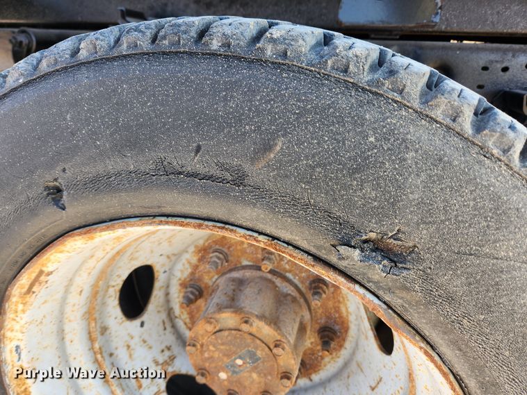 image for item KT9454 2003 Ford F450 Super Duty XL  dump flatbed truck