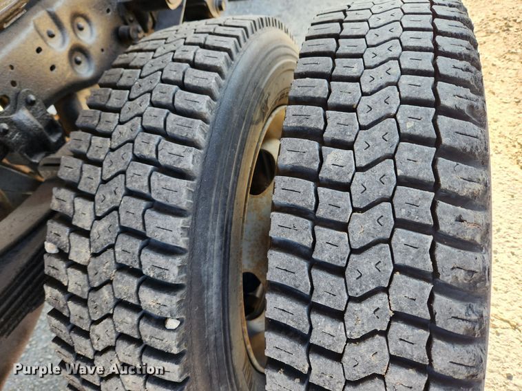 image for item KT9454 2003 Ford F450 Super Duty XL  dump flatbed truck