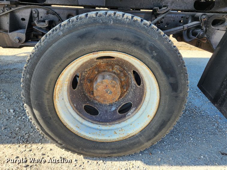 image for item KT9454 2003 Ford F450 Super Duty XL  dump flatbed truck