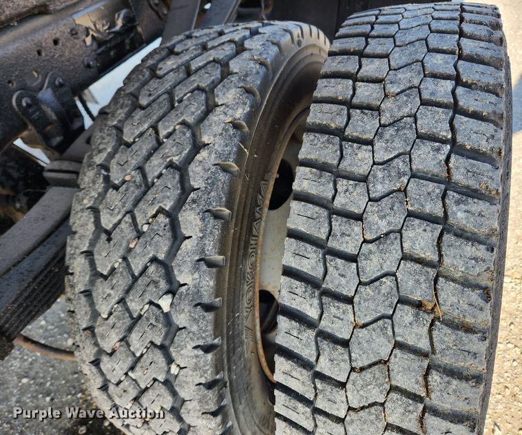 image for item KT9454 2003 Ford F450 Super Duty XL  dump flatbed truck