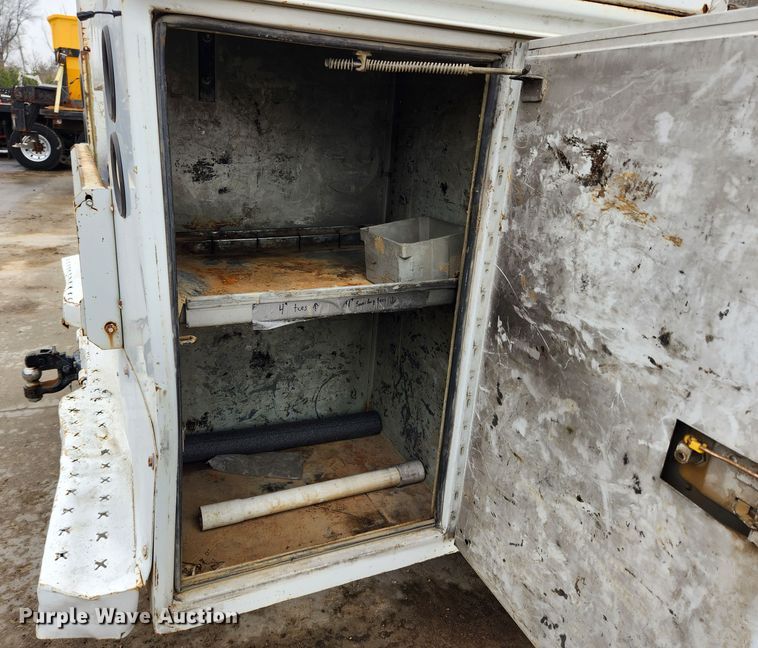 image for item KT9562 1999 Ford F450 Super Duty XLT  utility / service truck