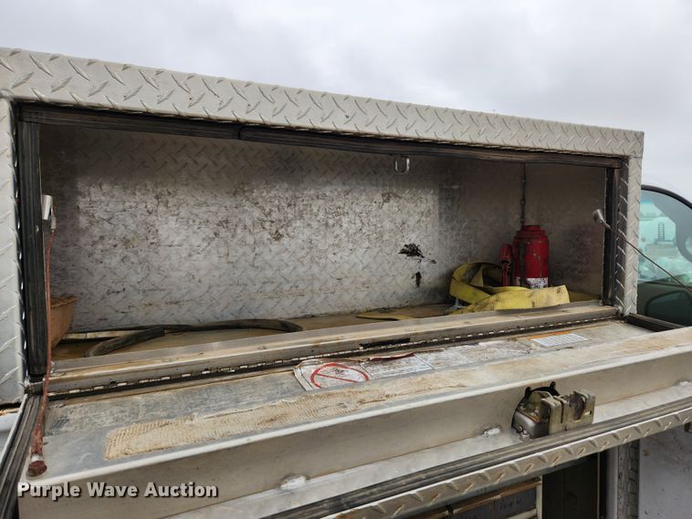 image for item KT9562 1999 Ford F450 Super Duty XLT  utility / service truck