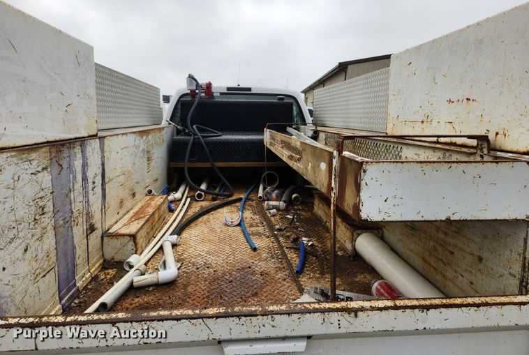 image for item KT9562 1999 Ford F450 Super Duty XLT  utility / service truck