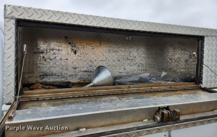 image for item KT9562 1999 Ford F450 Super Duty XLT  utility / service truck