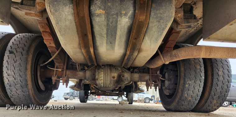 image for item KT9562 1999 Ford F450 Super Duty XLT  utility / service truck