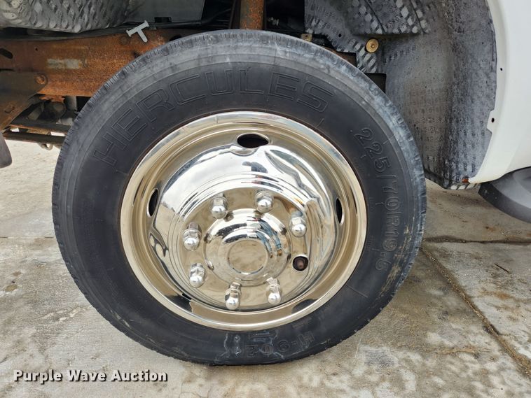 image for item KT9562 1999 Ford F450 Super Duty XLT  utility / service truck