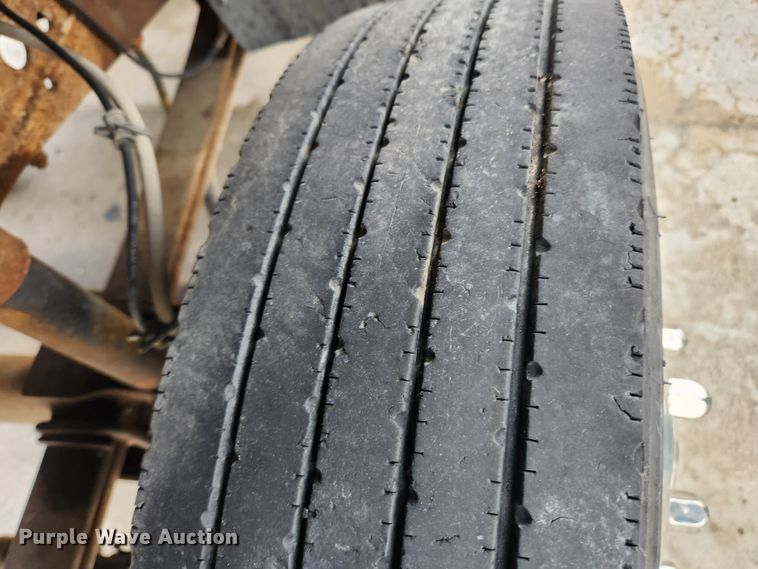 image for item KT9562 1999 Ford F450 Super Duty XLT  utility / service truck