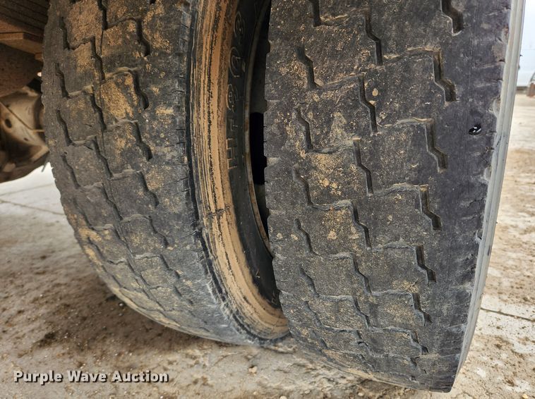 image for item KT9562 1999 Ford F450 Super Duty XLT  utility / service truck