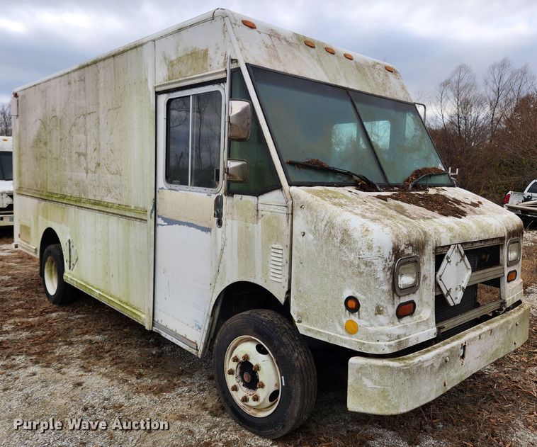 image for item KT9600 2000 Freightliner MT45  delivery van