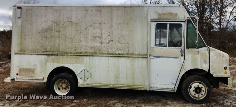 image for item KT9600 2000 Freightliner MT45  delivery van