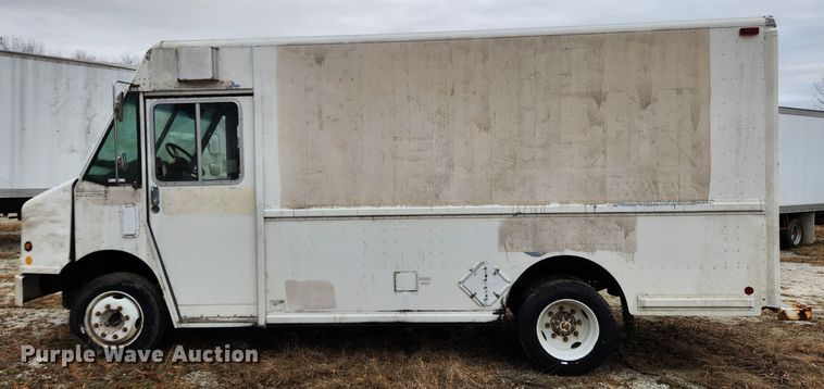 image for item KT9600 2000 Freightliner MT45  delivery van