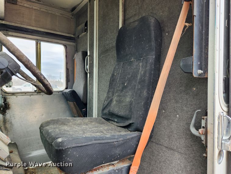 image for item KT9600 2000 Freightliner MT45  delivery van