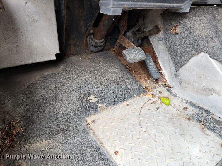 image for item KT9600 2000 Freightliner MT45  delivery van