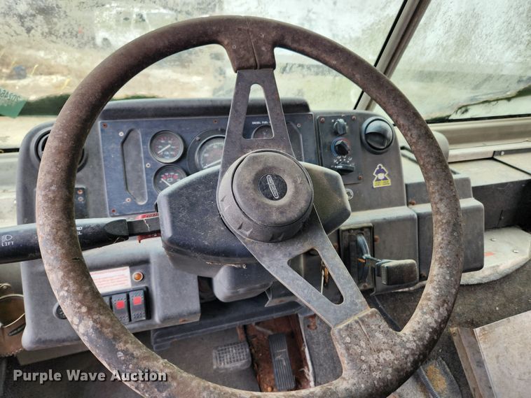 image for item KT9600 2000 Freightliner MT45  delivery van