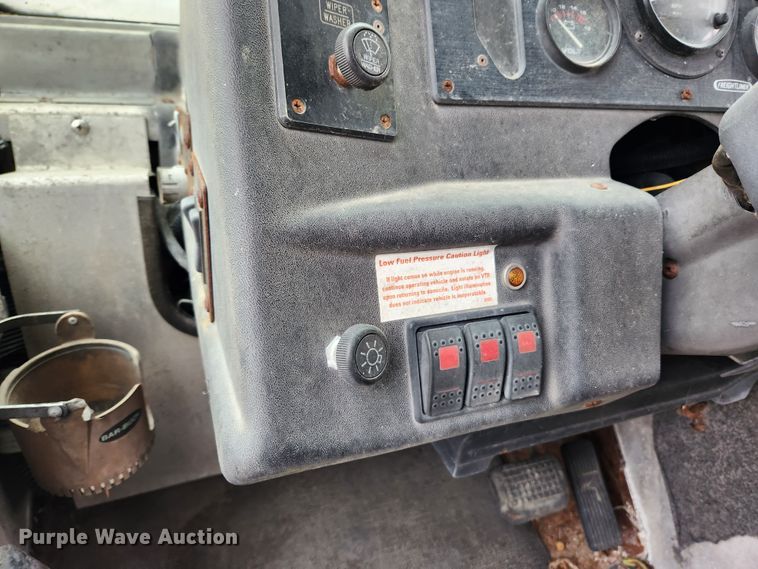 image for item KT9600 2000 Freightliner MT45  delivery van