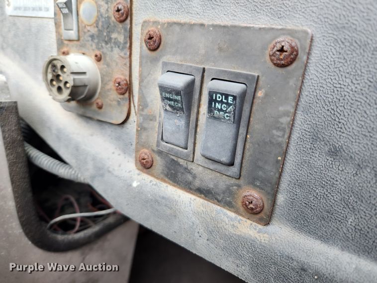 image for item KT9600 2000 Freightliner MT45  delivery van