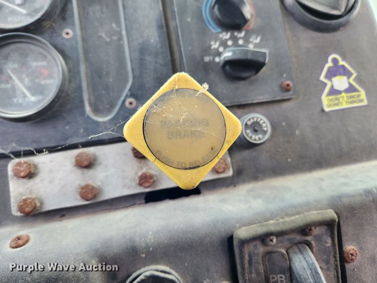 image for item KT9600 2000 Freightliner MT45  delivery van