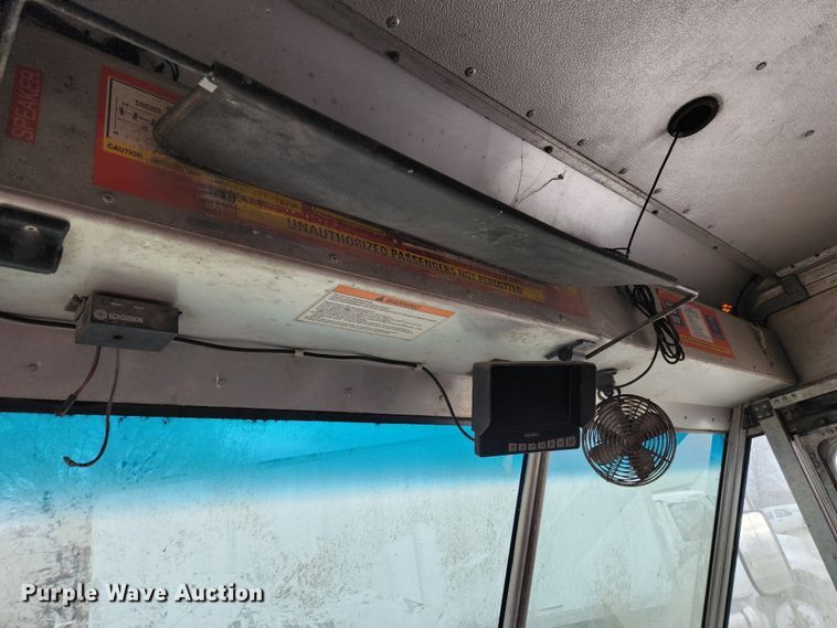 image for item KT9600 2000 Freightliner MT45  delivery van