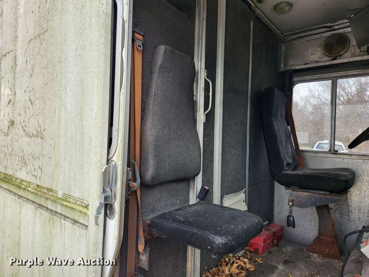 image for item KT9600 2000 Freightliner MT45  delivery van