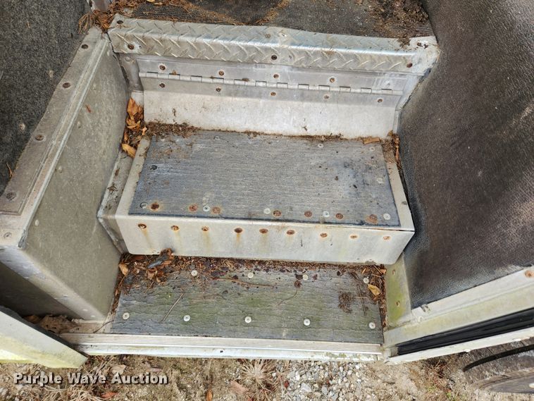 image for item KT9600 2000 Freightliner MT45  delivery van