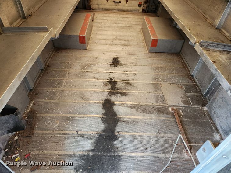 image for item KT9600 2000 Freightliner MT45  delivery van