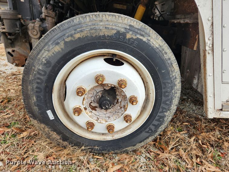 image for item KT9600 2000 Freightliner MT45  delivery van