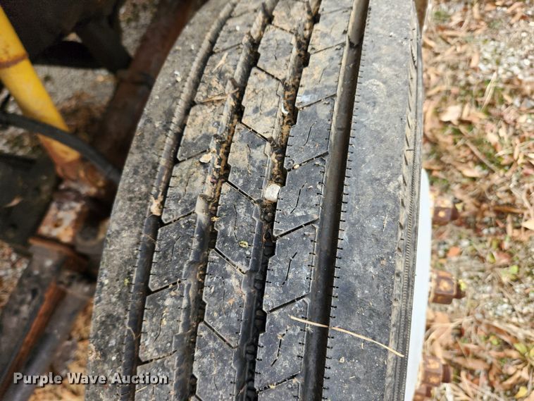 image for item KT9600 2000 Freightliner MT45  delivery van