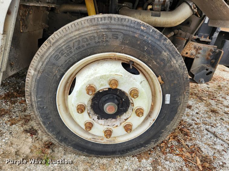 image for item KT9600 2000 Freightliner MT45  delivery van