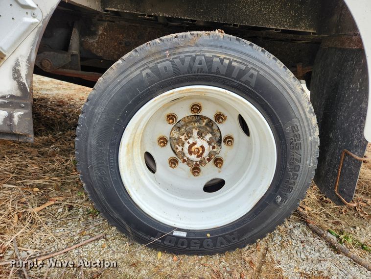 image for item KT9600 2000 Freightliner MT45  delivery van