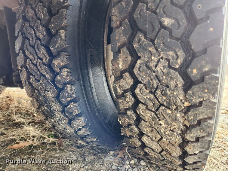 image for item KT9600 2000 Freightliner MT45  delivery van