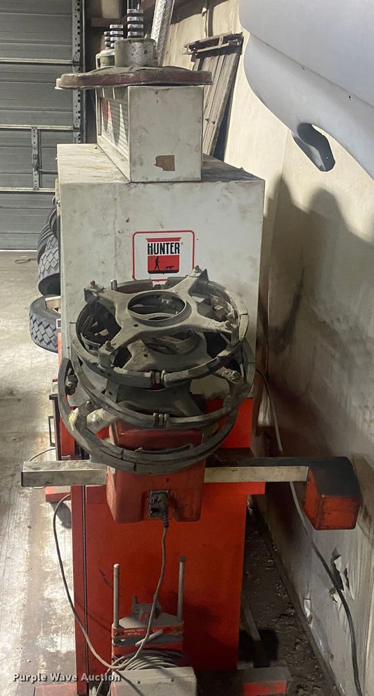 image for item KV9754 Hunter D111   alignment machine