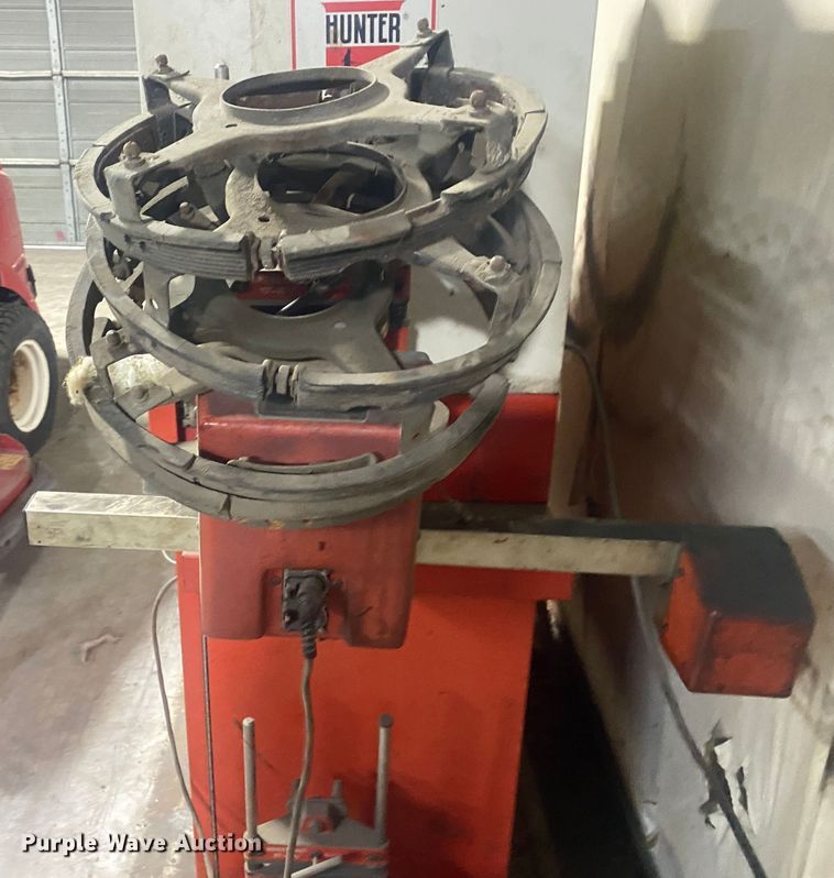 image for item KV9754 Hunter D111   alignment machine