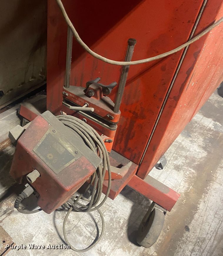 image for item KV9754 Hunter D111   alignment machine