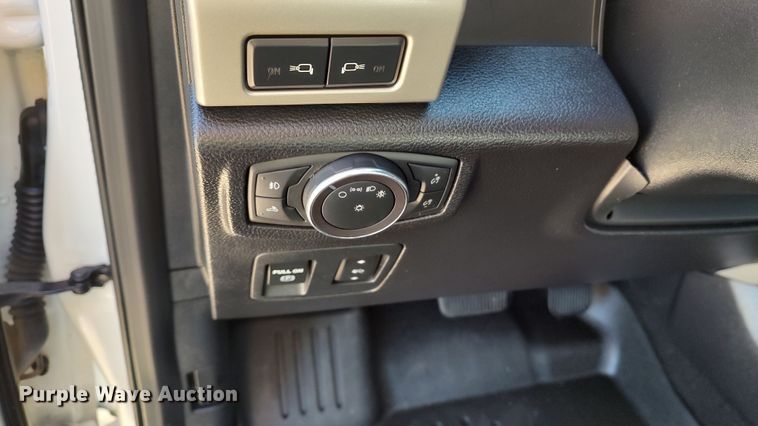 image for item LA9315 2018 Ford F150 Lariat SuperCrew pickup truck