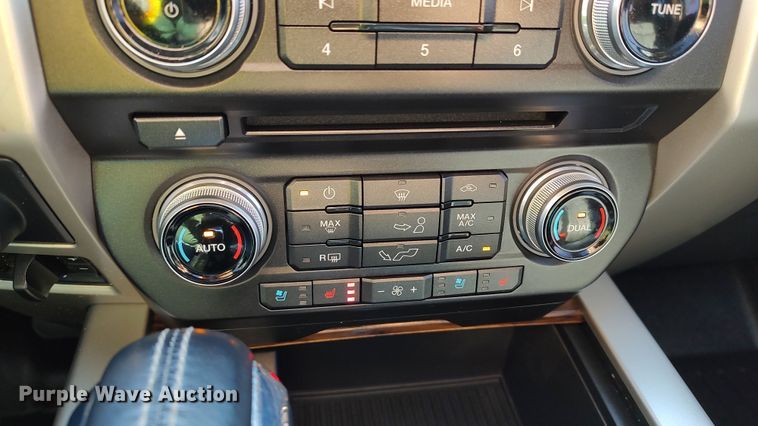 image for item LA9315 2018 Ford F150 Lariat SuperCrew pickup truck