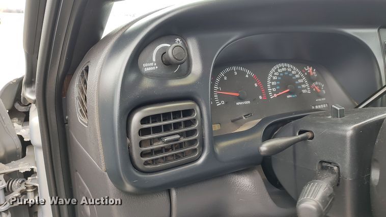 image for item LA9328 1998 Dodge Ram 2500  Quad Cab pickup truck