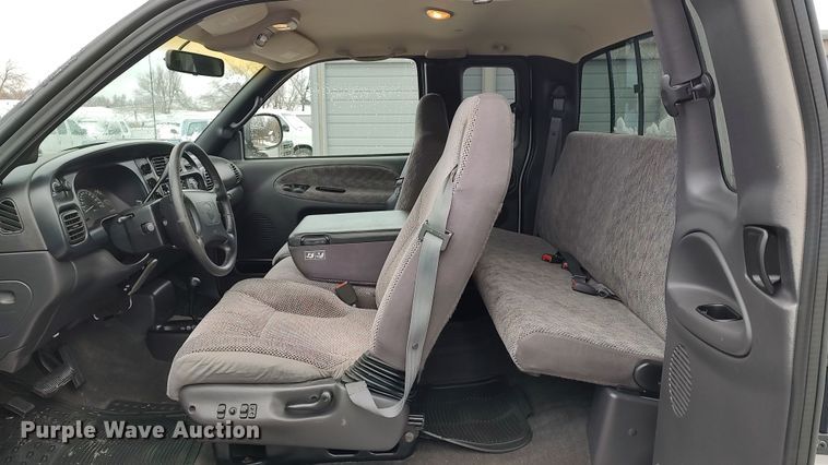 image for item LA9328 1998 Dodge Ram 2500  Quad Cab pickup truck