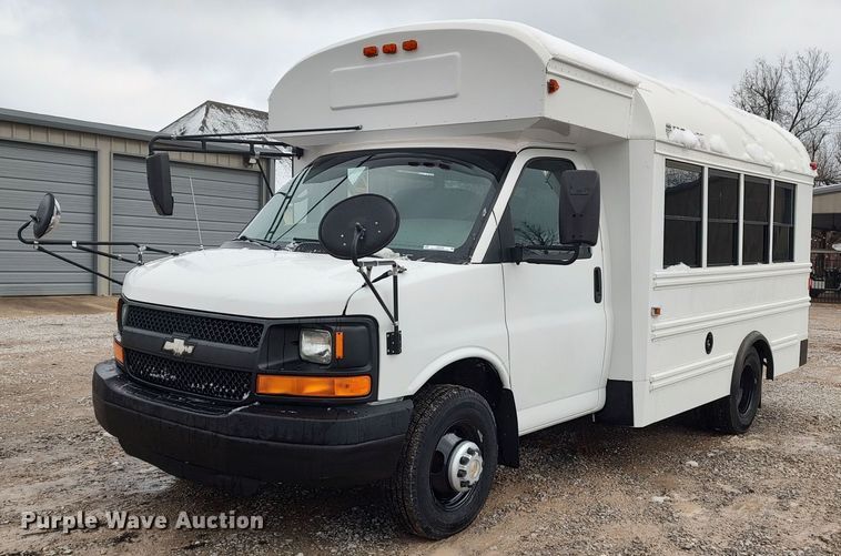 image for item LA9329 2004 Chevrolet Express G3500  school bus