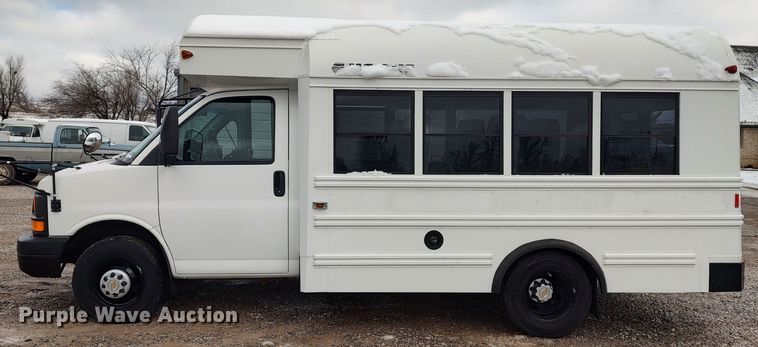 image for item LA9329 2004 Chevrolet Express G3500  school bus