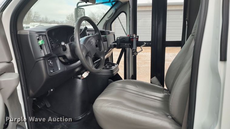 image for item LA9329 2004 Chevrolet Express G3500  school bus