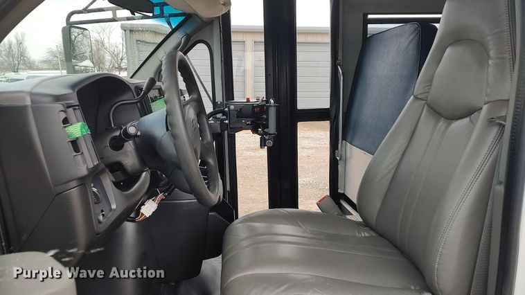 image for item LA9329 2004 Chevrolet Express G3500  school bus