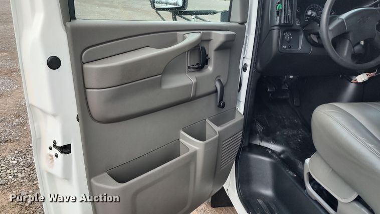 image for item LA9329 2004 Chevrolet Express G3500  school bus